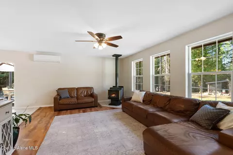 Living - 400 High Rd, Sandpoint, ID 83864 photo 1 of 2