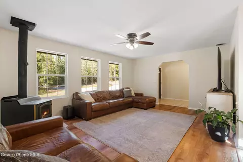 Living - 400 High Rd, Sandpoint, ID 83864 photo 2 of 2