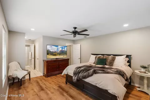 Bedroom - 400 High Rd, Sandpoint, ID 83864 photo 1 of 5