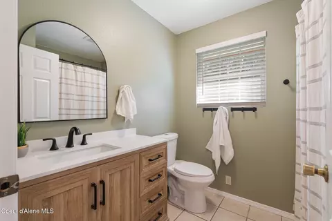 Bath - 400 High Rd, Sandpoint, ID 83864 photo 4 of 4