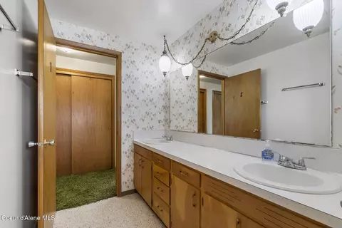 Bath - 8354 E Marine Dr, Post Falls, ID 83854 photo 2 of 4