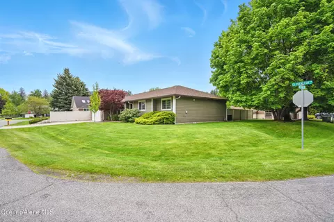 536 E Cloverleaf Dr, Hayden, ID 83835 photo 2