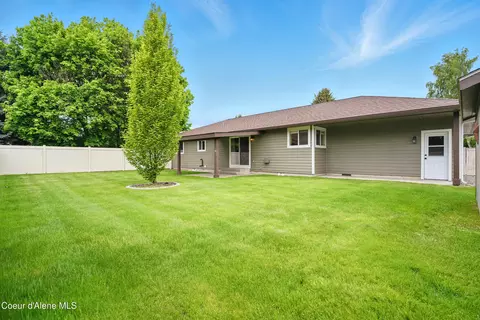536 E Cloverleaf Dr, Hayden, ID 83835 photo 3