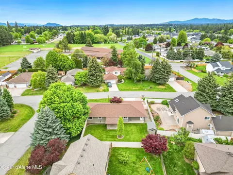 536 E Cloverleaf Dr, Hayden, ID 83835 photo 4