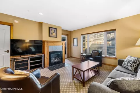 Living - 602 Bunker Ave #313, Kellogg, ID 83837 photo 2 of 4