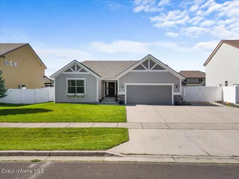 8303 N Salmonberry Loop, Hayden, ID 83835