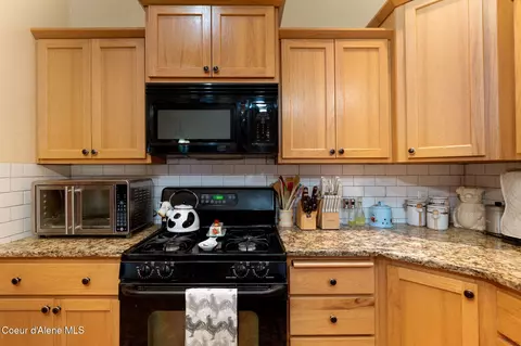 Kitchen - 3861 N Guy Rd, Post Falls, ID 83854 photo 2 of 2