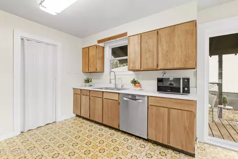 Kitchen - 403 E 9th Ave, Post Falls, ID 83854 photo 2 of 4