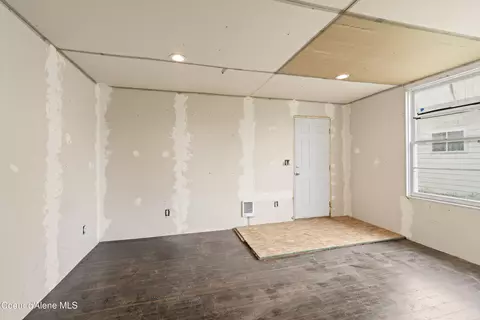 Living - 403 E 9th Ave, Post Falls, ID 83854 photo 9 of 9