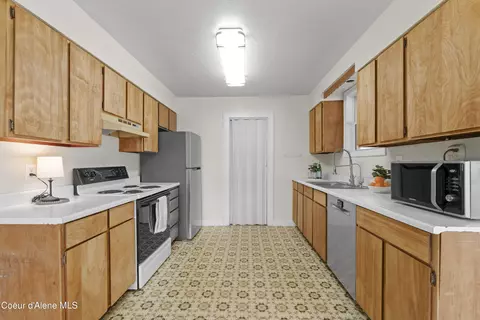 Kitchen - 403 E 9th Ave, Post Falls, ID 83854 photo 1 of 4