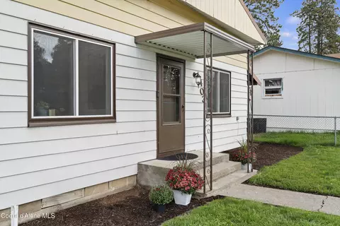 Exterior - 403 E 9th Ave, Post Falls, ID 83854 photo 3 of 11