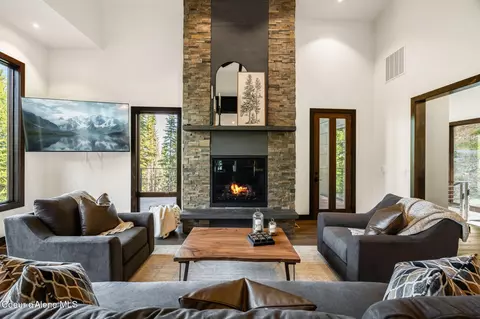 Living - 37 Crystal Ct, Sandpoint, ID 83864 photo 1 of 3