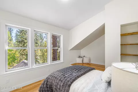 Bedroom - 4291 Upper Pack River Rd, Sandpoint, ID 83864 photo 4 of 5