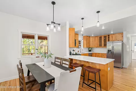 Dining - 4291 Upper Pack River Rd, Sandpoint, ID 83864 photo 1 of 2