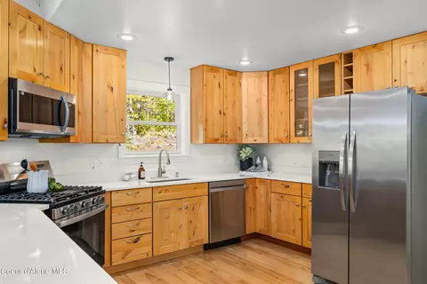 Kitchen - 4291 Upper Pack River Rd, Sandpoint, ID 83864 photo 1 of 2