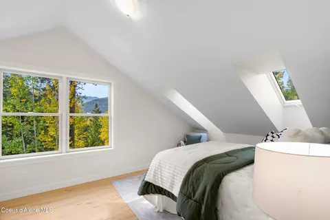 Bedroom - 4291 Upper Pack River Rd, Sandpoint, ID 83864 photo 2 of 5