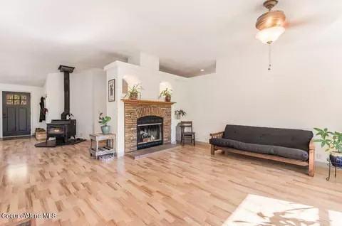 Living - 341 Higgins Ln, Sandpoint, ID 83864 photo 4 of 4