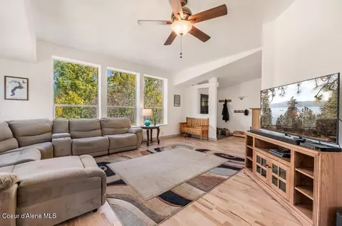 Living - 341 Higgins Ln, Sandpoint, ID 83864 photo 2 of 4