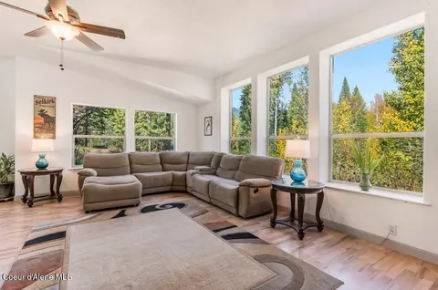 Living - 341 Higgins Ln, Sandpoint, ID 83864 photo 1 of 4