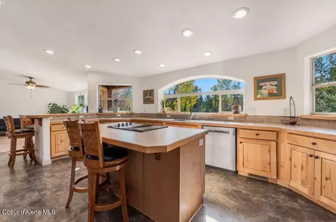 Kitchen - 341 Higgins Ln, Sandpoint, ID 83864 photo 2 of 5