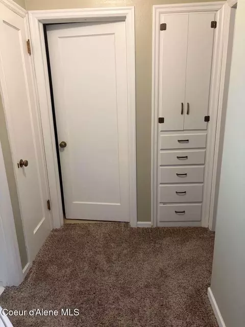 Entry Way - 606 W Cameron Ave, Kellogg, ID 83837 photo 2 of 3