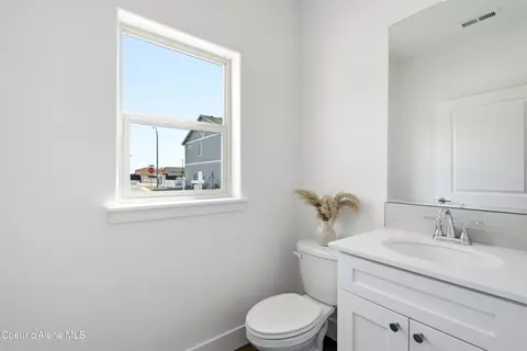 Bath - 673 N Galbraith Lp Lp, Post Falls, ID 83854 photo 1 of 3