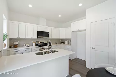 Kitchen - 673 N Galbraith Lp Lp, Post Falls, ID 83854 photo 2 of 5