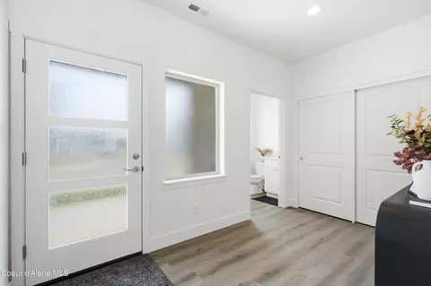 Entry Way - 673 N Galbraith Lp Lp, Post Falls, ID 83854 photo 2 of 4