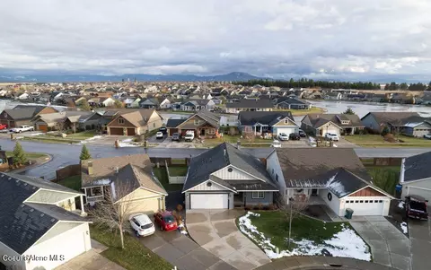 7942 W Kayak Ct, Rathdrum, ID 83858