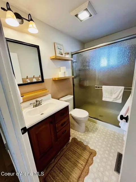 Bath - 403 Emerald Dr, Kellogg, ID 83837 photo 2 of 2