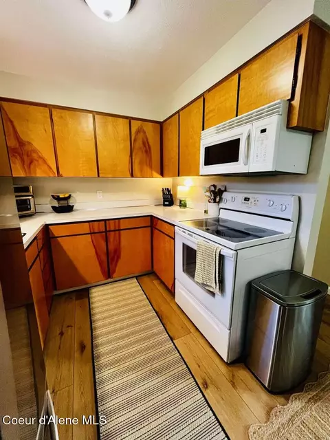 Kitchen - 403 Emerald Dr, Kellogg, ID 83837 photo 2 of 2