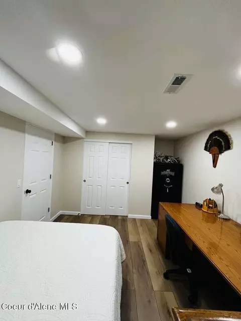 Bedroom - 403 Emerald Dr, Kellogg, ID 83837 photo 7 of 7