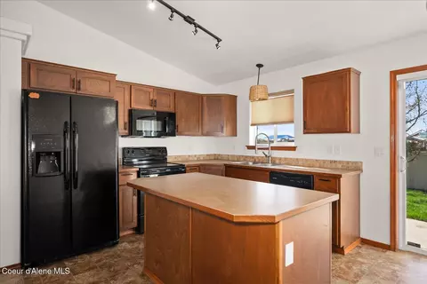 Kitchen - 13276 N Reward Loop, Post Falls, ID 83854 photo 2 of 2