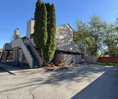 124 E Willow Tree Ln, Hayden, ID 83835