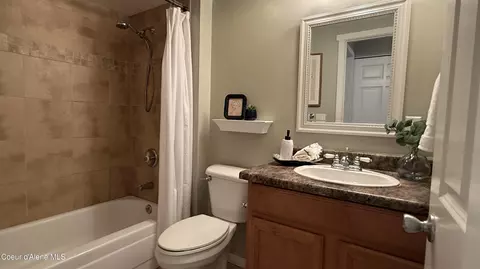 Bath - 216 S 4th Ave, Sandpoint, ID 83864 photo 1 of 1