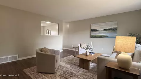 Living - 216 S 4th Ave, Sandpoint, ID 83864 photo 1 of 2