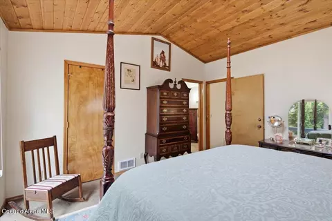 Bedroom - 320 Sunny Shores Loop, Sagle, ID 83860 photo 3 of 5