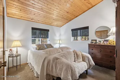 Bedroom - 320 Sunny Shores Loop, Sagle, ID 83860 photo 4 of 5