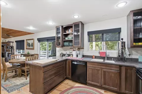 Kitchen - 320 Sunny Shores Loop, Sagle, ID 83860 photo 3 of 3