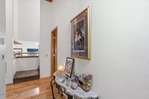Entry Way - 320 Sunny Shores Loop, Sagle, ID 83860 photo 2 of 3