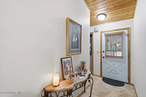 Entry Way - 320 Sunny Shores Loop, Sagle, ID 83860 photo 1 of 3