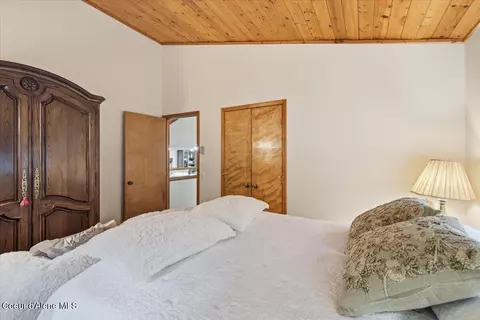 Bedroom - 320 Sunny Shores Loop, Sagle, ID 83860 photo 5 of 5