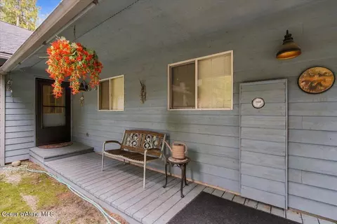 Exterior - 320 Sunny Shores Loop, Sagle, ID 83860 photo 4 of 13