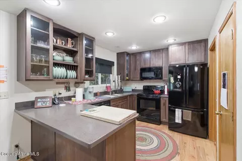 Kitchen - 320 Sunny Shores Loop, Sagle, ID 83860 photo 1 of 3