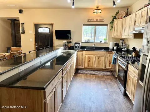 Kitchen - 9660 E Highway 54, Athol, ID 83801 photo 2 of 3