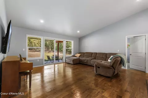 Living - 344 Duffy Ln, Sagle, ID 83860 photo 2 of 2