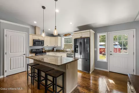 Kitchen - 344 Duffy Ln, Sagle, ID 83860 photo 2 of 4
