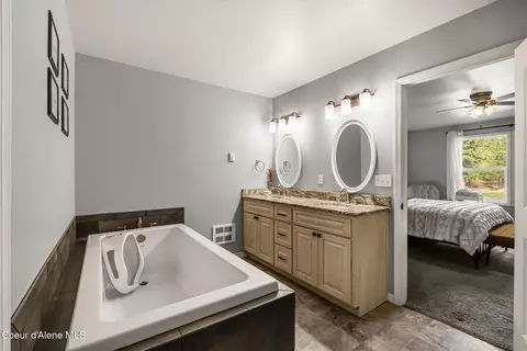 Bath - 344 Duffy Ln, Sagle, ID 83860 photo 2 of 4