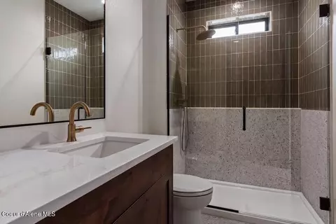 Bath - 2 Ellington Ct, Athol, ID 83801 photo 6 of 10