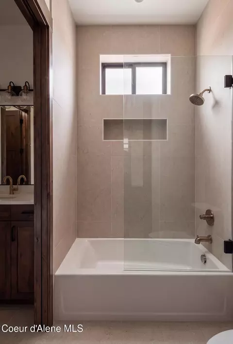 Bath - 2 Ellington Ct, Athol, ID 83801 photo 8 of 10